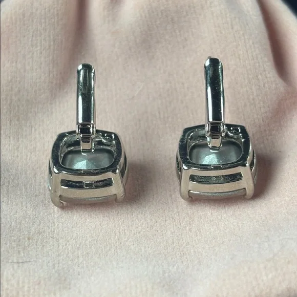Kate Spade Silver Tone Square Cushion-Cut Crystal Drop Earrings Lever-back Close - Picture 8 of 12